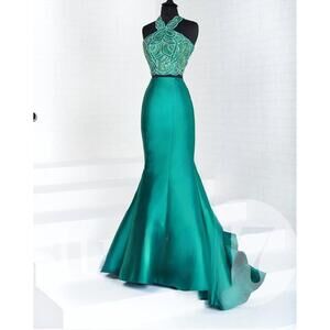 NEW STUDIO 17 women's prom dress in emerald